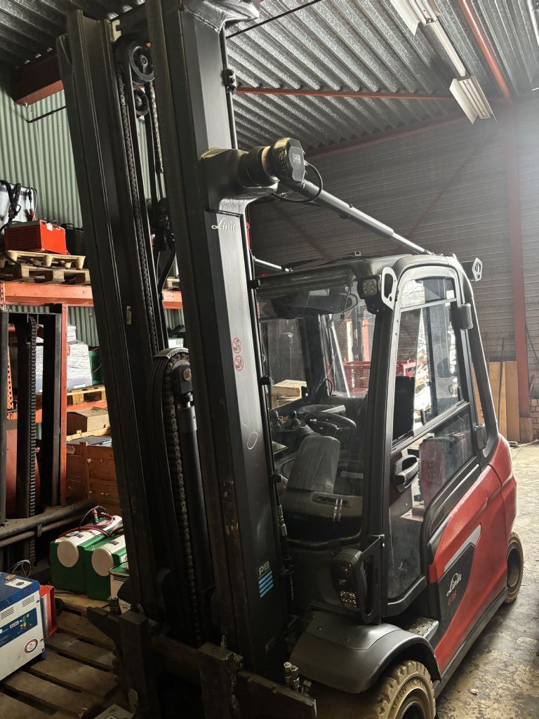 Linde E35HL-01 Elektro 4 Rad-Stapler www.sks-stapler.at