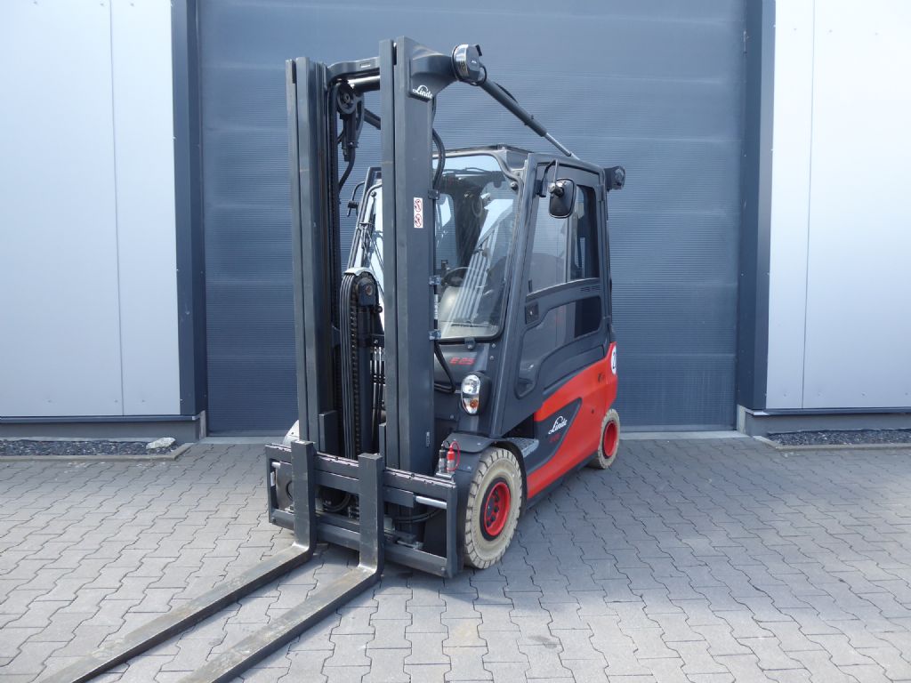 Linde E25L-01 Elektro 4 Rad-Stapler www.sks-stapler.at