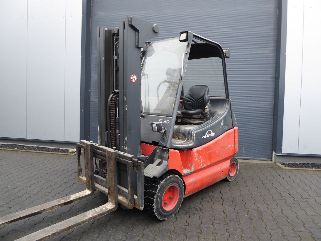 Linde E30-01/60002 Elektro 4 Rad-Stapler www.sks-stapler.at