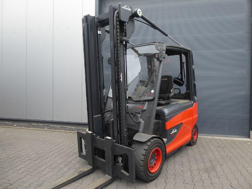 Linde E50HL-01 Elektro 4 Rad-Stapler www.sks-stapler.at