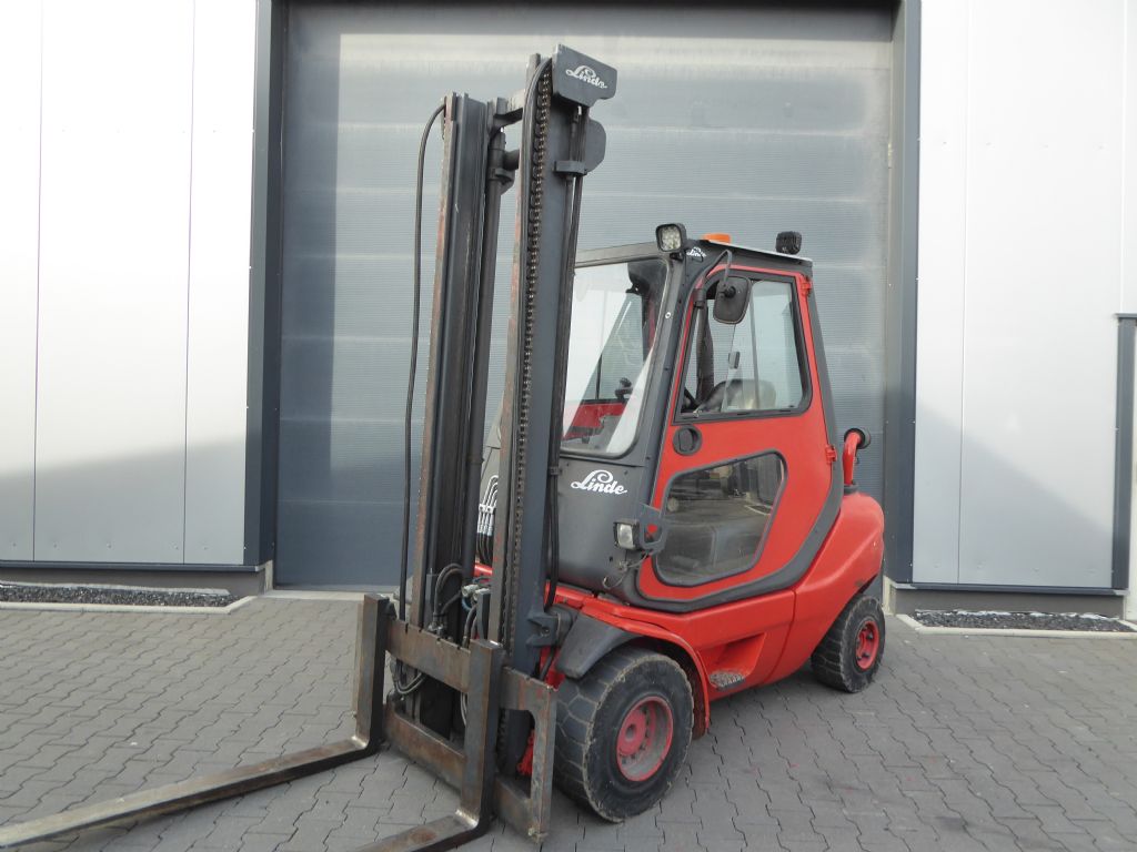 Linde H30D-01 Dieselstapler www.zeidlerstapler.at