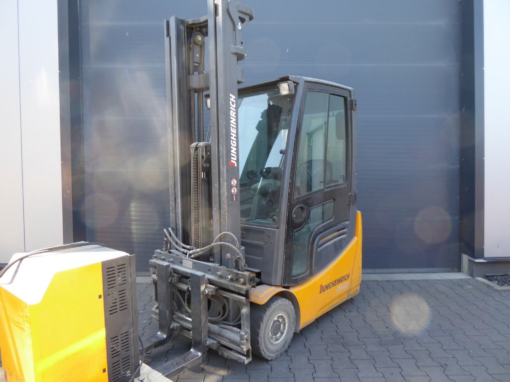 Jungheinrich EFG 215 Elektro 4 Rad-Stapler www.sks-stapler.at
