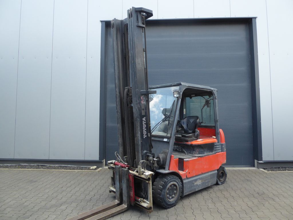 Toyota 7FBMF35 Elektro 4 Rad-Stapler www.sks-stapler.at