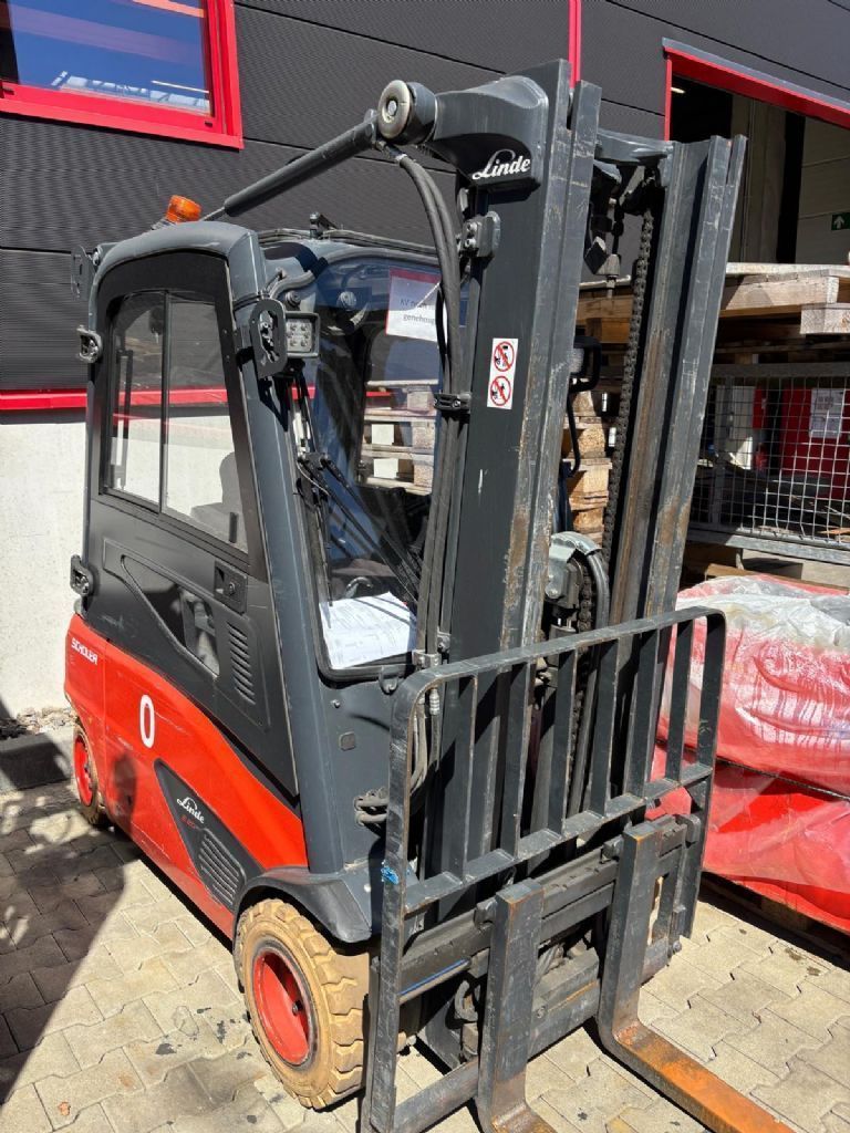 Linde E20PL-02 Elektro 4 Rad-Stapler www.sks-stapler.at