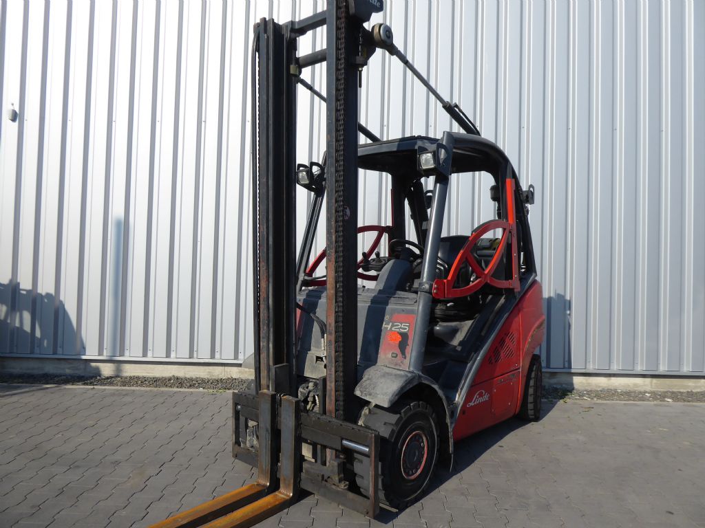Linde H25T Treibgasstapler www.zeidlerstapler.at