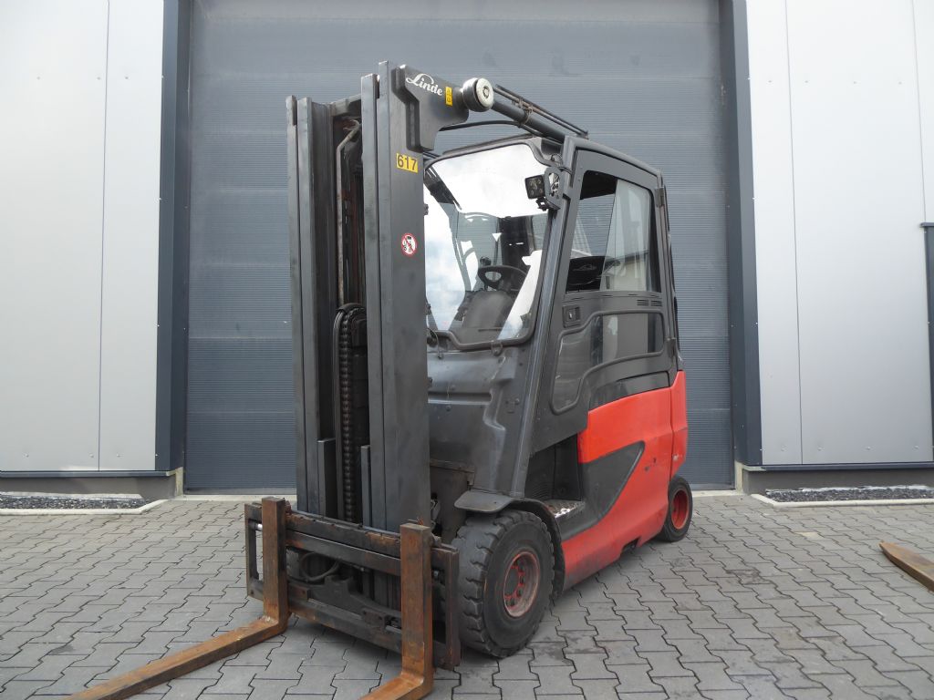 Linde E25HL-01/600 Elektro 4 Rad-Stapler www.sks-stapler.at