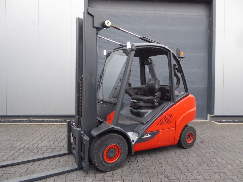 Linde H30D-02 Dieselstapler www.zeidlerstapler.at