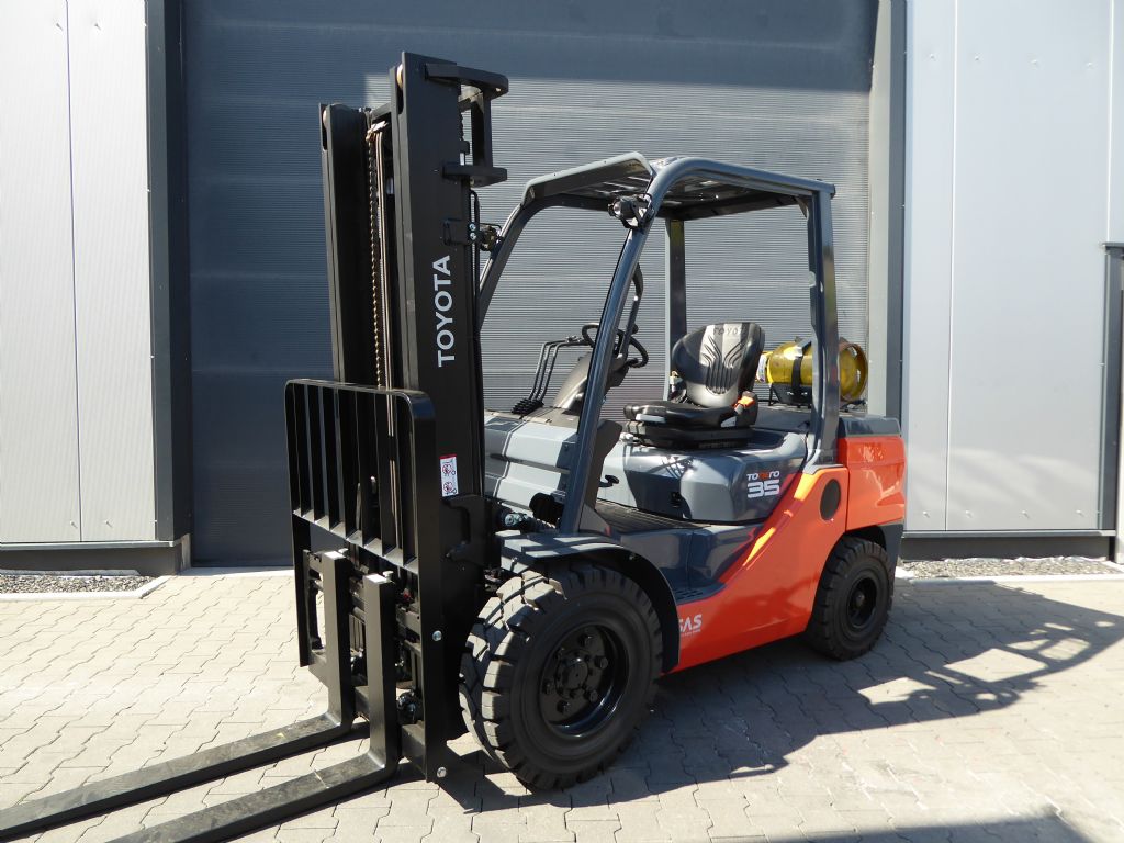 Toyota 02-8FGJF35 Treibgasstapler www.sks-stapler.at