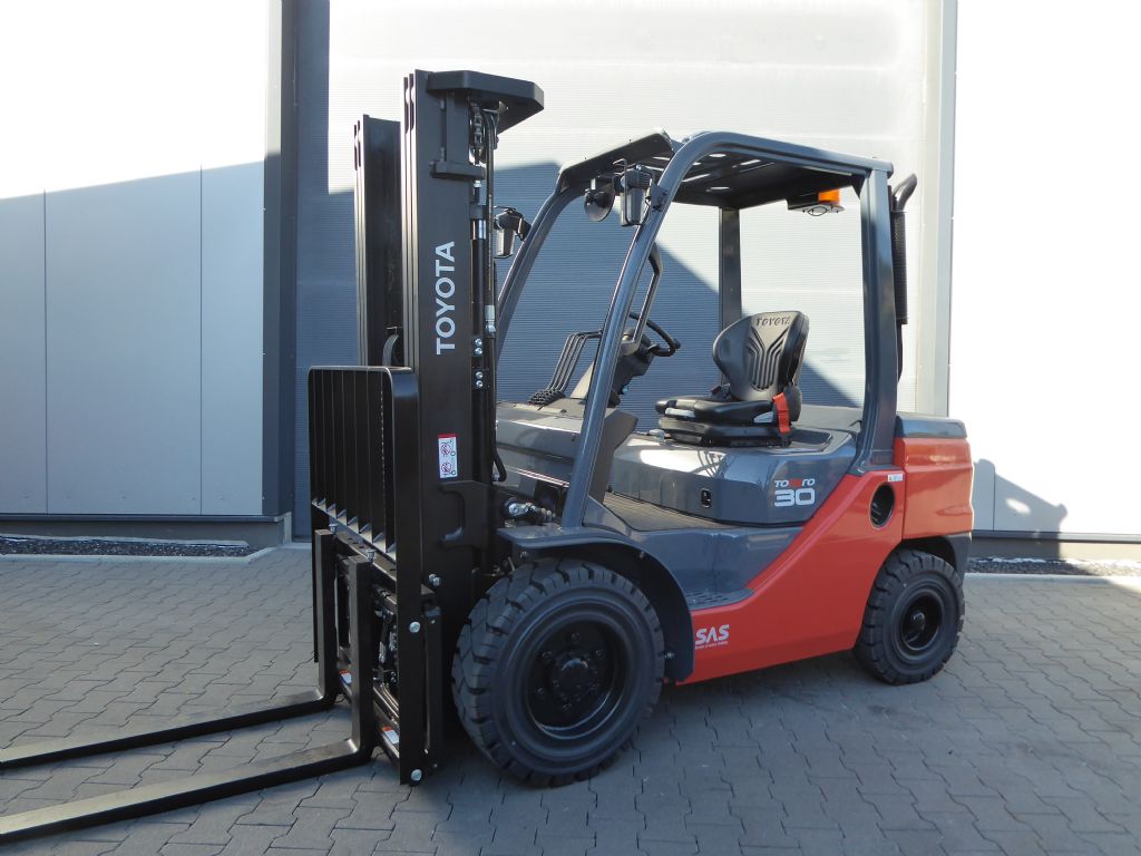 Toyota 52-8FDF30 Dieselstapler www.zeidlerstapler.at