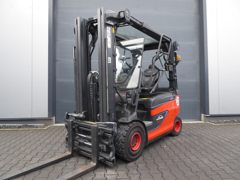 Linde E25R-01 Elektro 4 Rad-Stapler www.sks-stapler.at