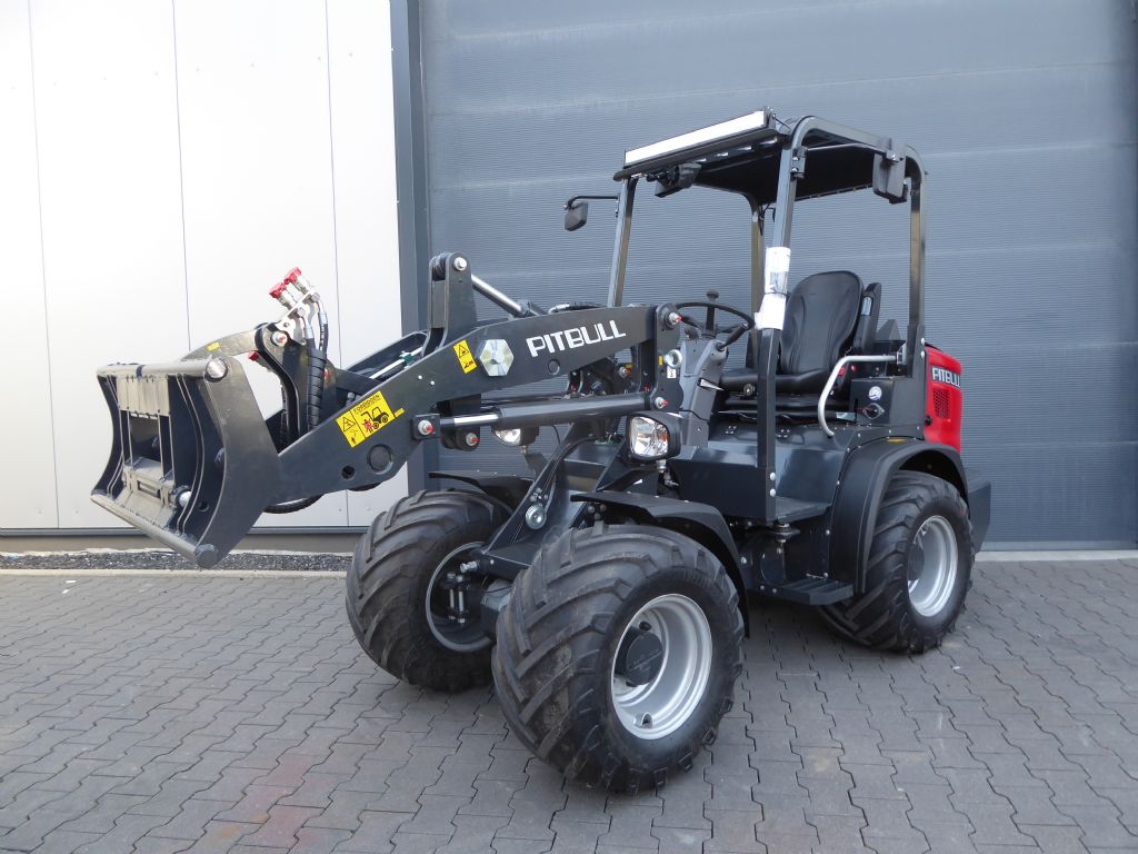 Pitbull Pitbull X27-45 mit Linde Hydrostat Hoflader www.sks-stapler.at