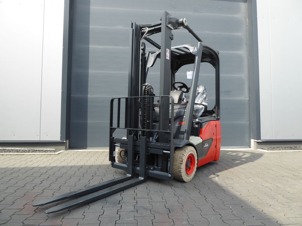 Linde E12-02 Elektro 3 Rad-Stapler www.sks-stapler.at