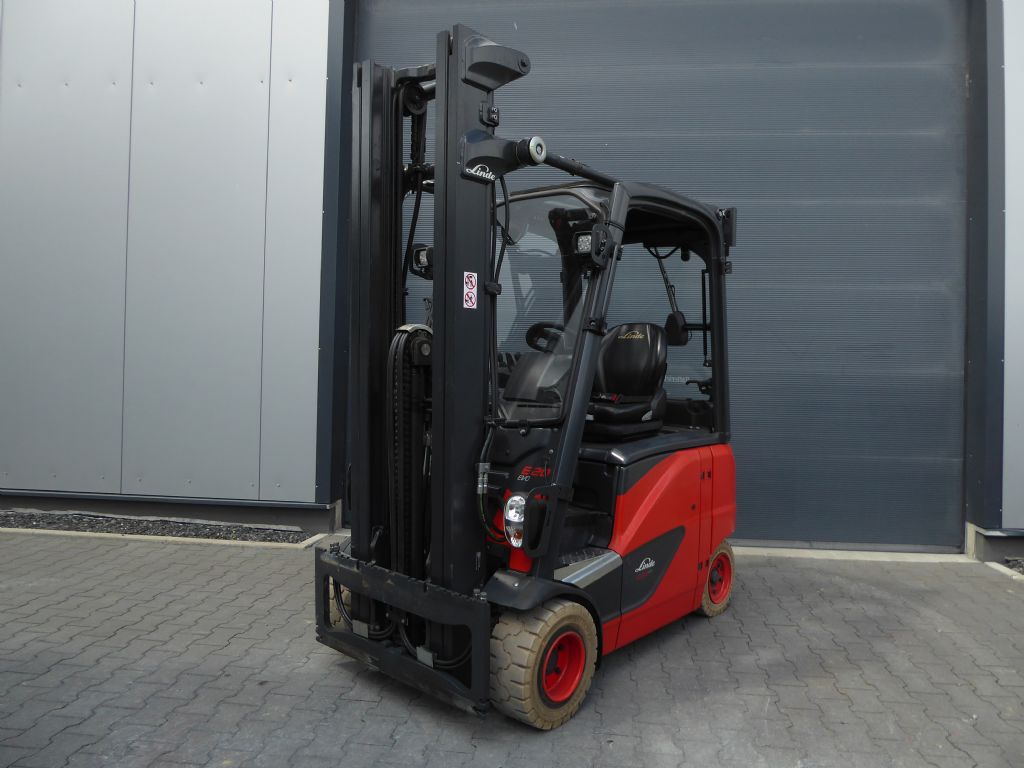 Linde E20PH-02 Elektro 4 Rad-Stapler www.stapler-wiener.at Linde E20PH-02 Elektro 4 Rad-Stapler www.stapler-wiener.at