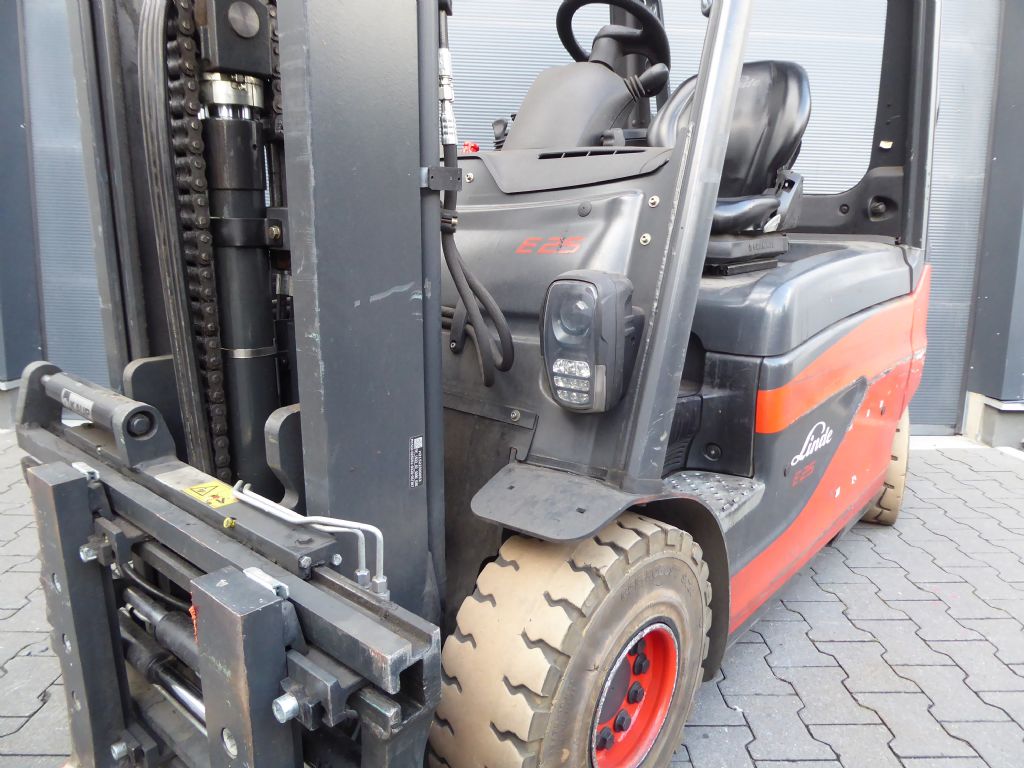 Linde E25L Elektro 4 Rad-Stapler www.rf-stapler.de Linde E25L Elektro 4 Rad-Stapler www.rf-stapler.de