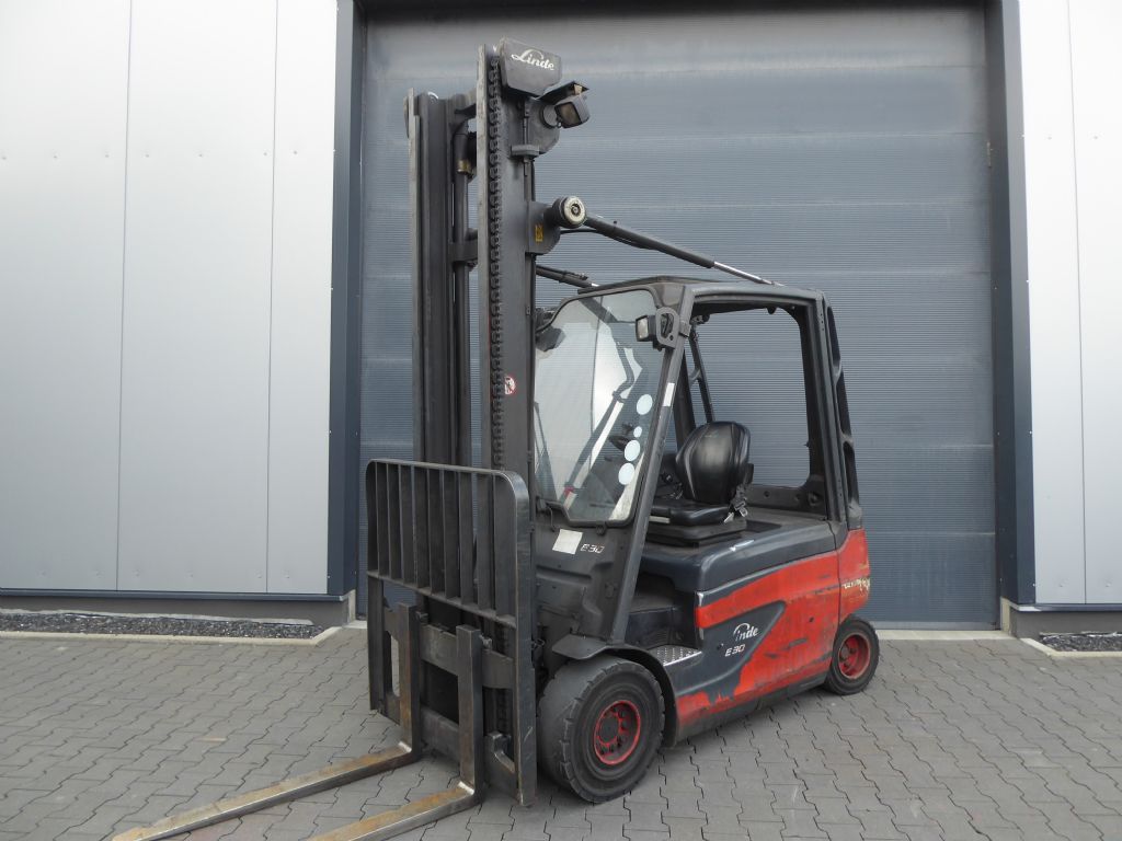 Linde E30L-01 Elektro 4 Rad-Stapler www.sks-stapler.at