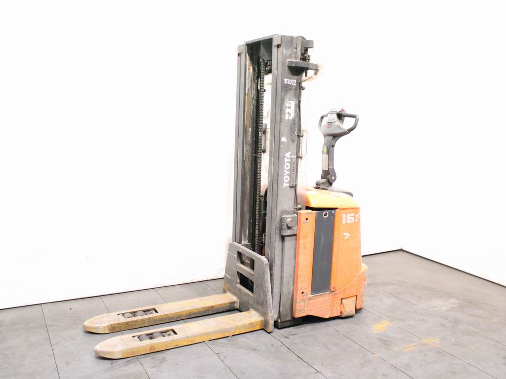 Toyota 7 SLL 16 F Hochhubwagen www.richter-gabelstapler.de