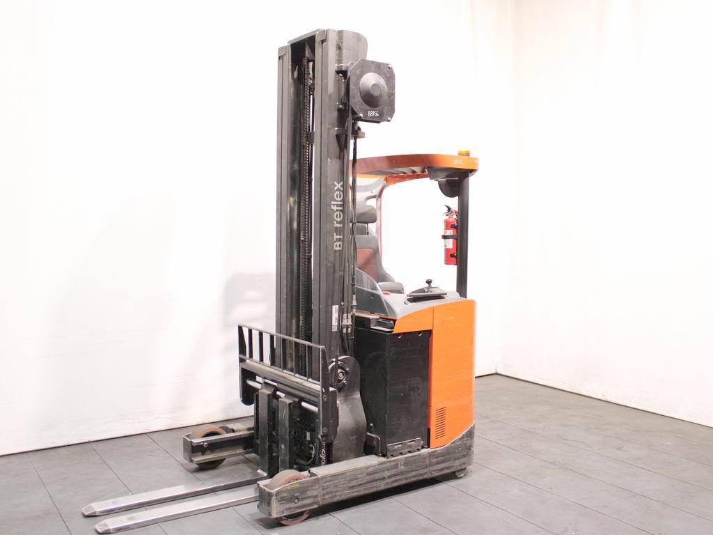 BT RRE 160 Schubmaststapler www.richter-gabelstapler.de