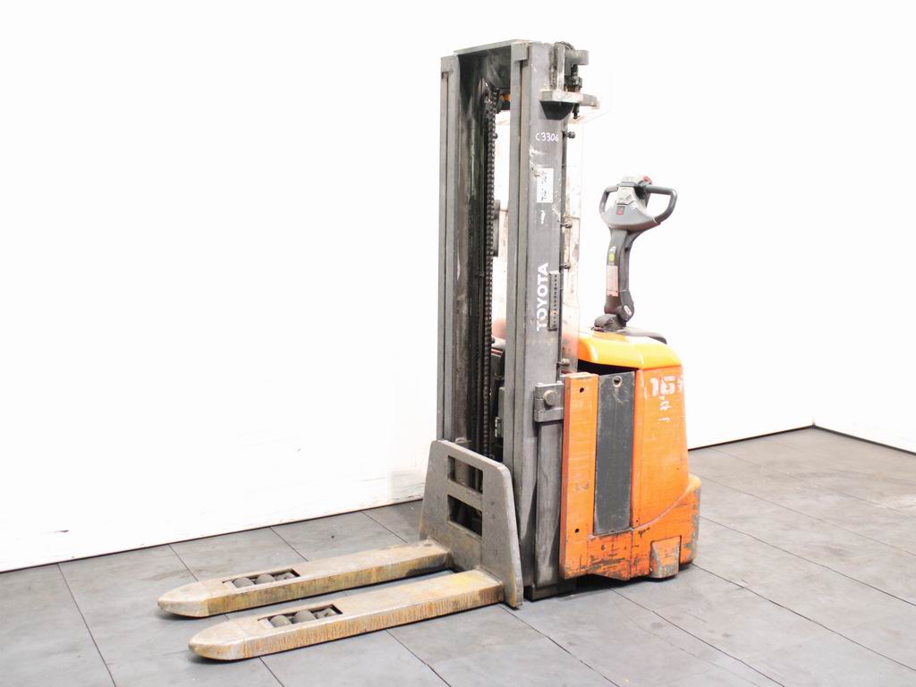 Toyota 7 SLL 16 F Hochhubwagen www.richter-gabelstapler.de