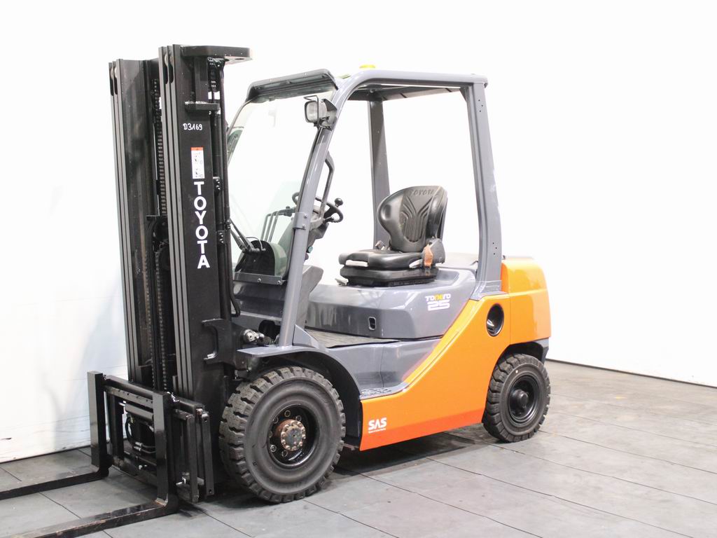 Toyota 02-8 FDF 25 Dieselstapler www.richter-gabelstapler.de