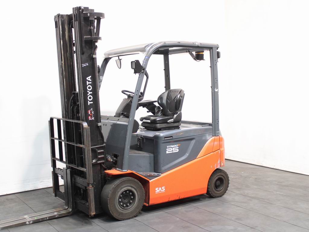 Toyota 8 FBMKT 25 Elektro 4 Rad-Stapler www.richter-gabelstapler.de