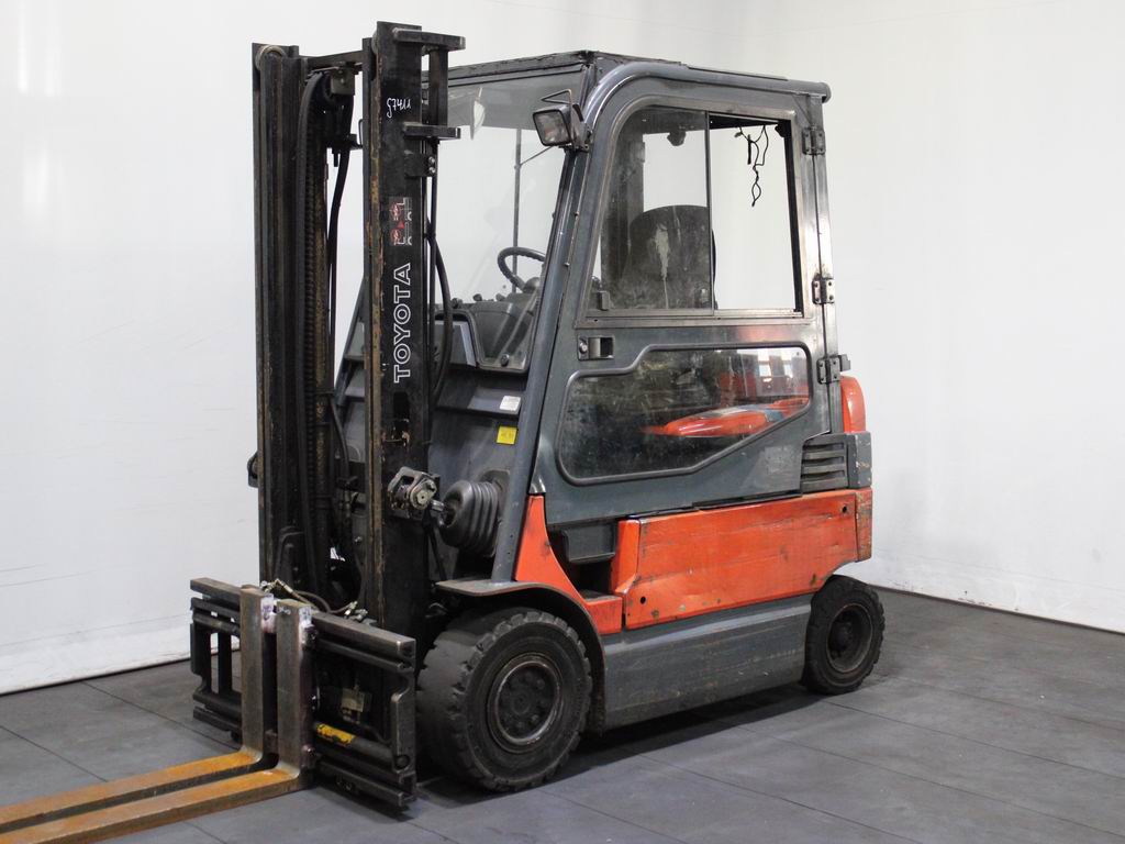 Toyota 7 FBMF 25 Elektro 4 Rad-Stapler www.richter-gabelstapler.de