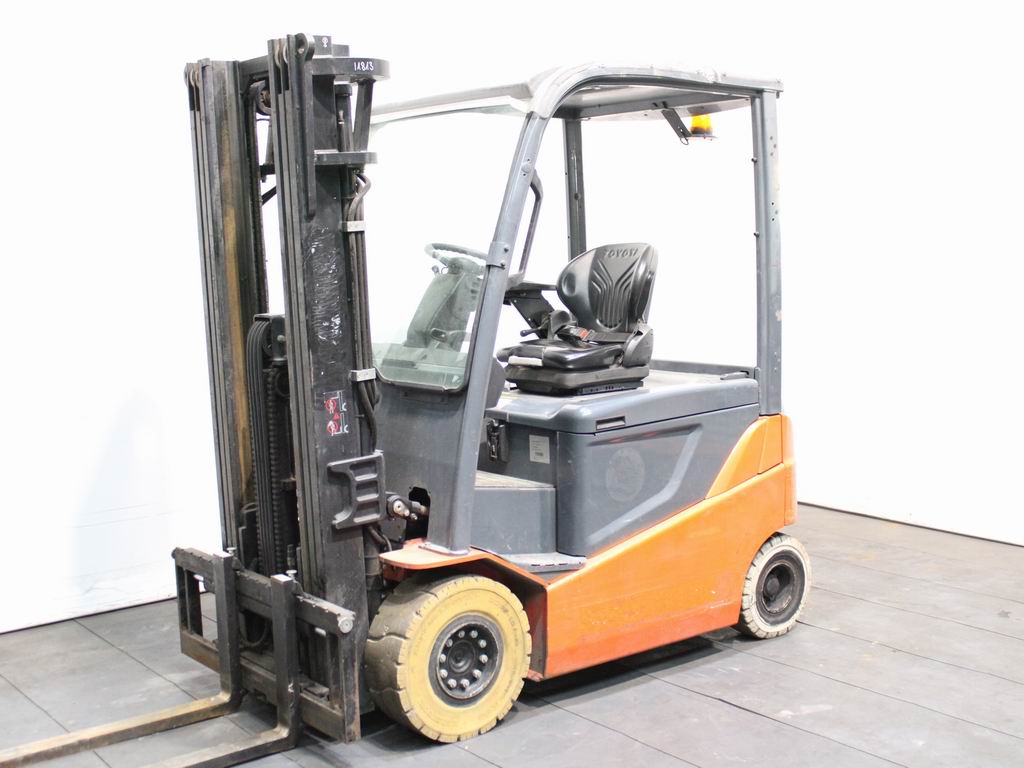 Toyota 8 FBMKT 25 Elektro 4 Rad-Stapler www.richter-gabelstapler.de