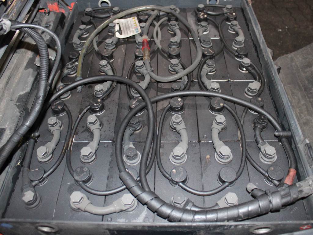 Toyota 8 FBEKT 16 Elektro 3 Rad-Stapler www.richter-gabelstapler.de Toyota 8 FBEKT 16 Elektro 3 Rad-Stapler www.richter-gabelstapler.de