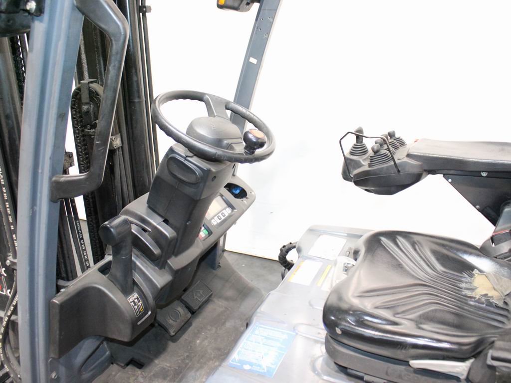 Toyota 8 FBEKT 16 Elektro 3 Rad-Stapler www.richter-gabelstapler.de Toyota 8 FBEKT 16 Elektro 3 Rad-Stapler www.richter-gabelstapler.de