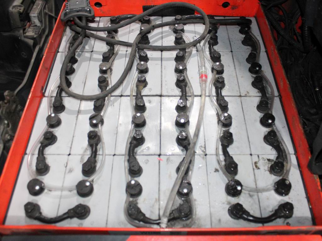 Linde E 20 L-02 386 Elektro 3 Rad-Stapler www.richter-gabelstapler.de Linde E 20 L-02 386 Elektro 3 Rad-Stapler www.richter-gabelstapler.de