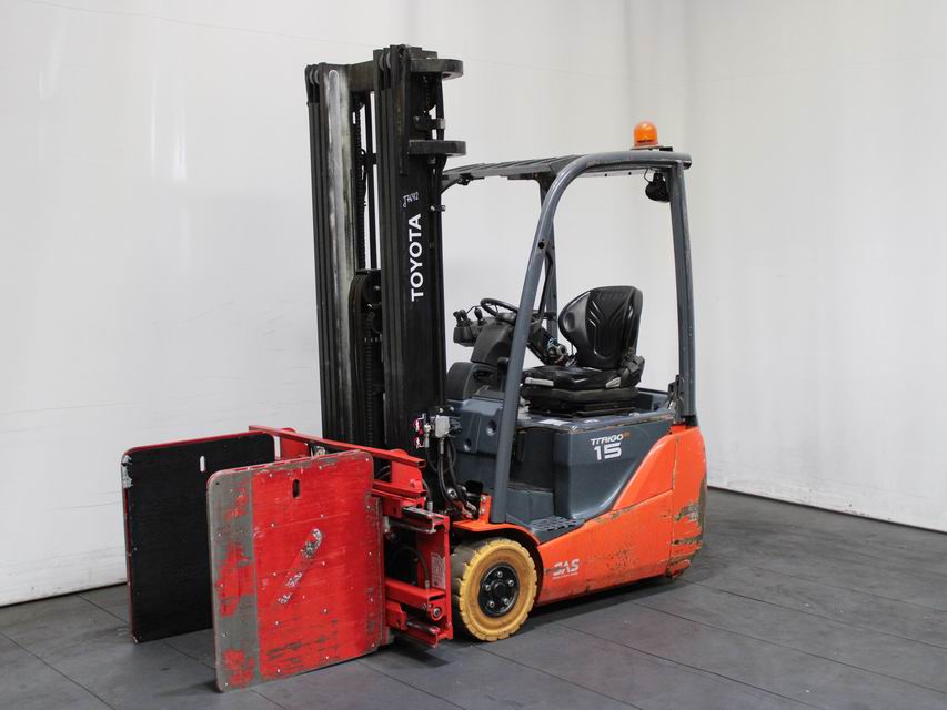 Toyota 8 FBET 15 Elektro 3 Rad-Stapler www.richter-gabelstapler.de