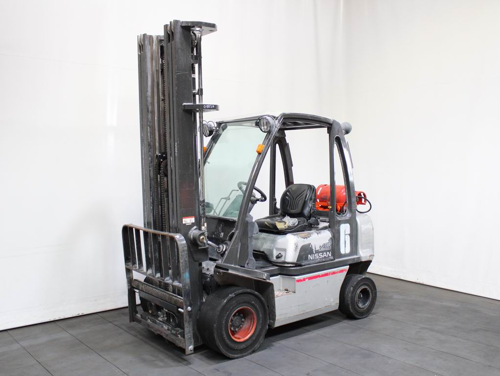 Nissan U1 D2 A 25 LQ Treibgasstapler www.richter-gabelstapler.de