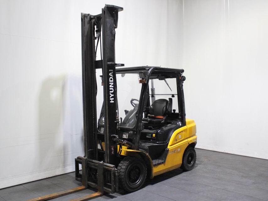 Hyundai 25D-9 Diesel Forklift www.richter-gabelstapler.de