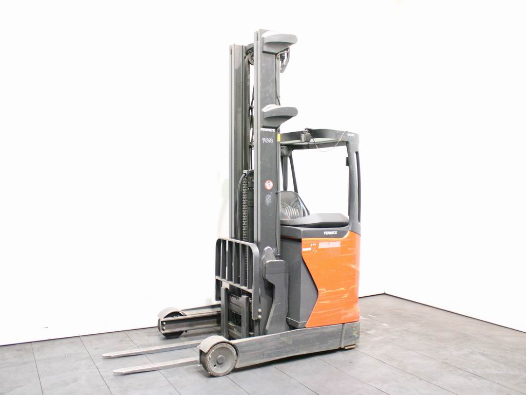 Linde R 14 B  1120 Schubmaststapler www.richter-gabelstapler.de