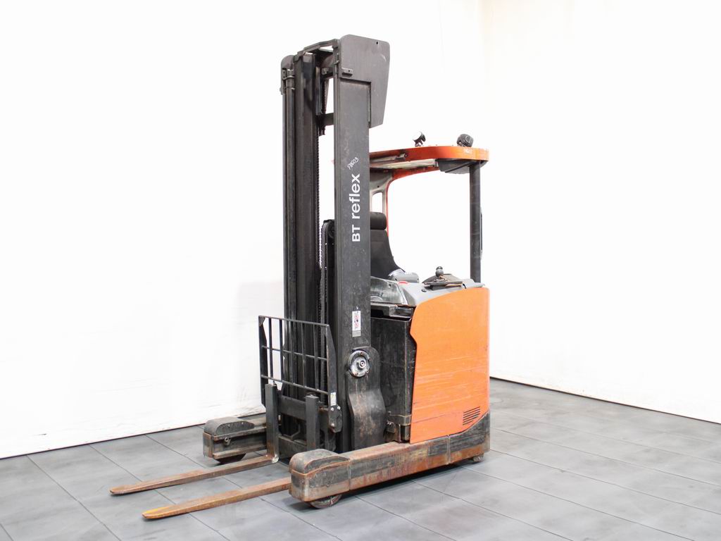 BT RRE 140 Schubmaststapler www.richter-gabelstapler.de