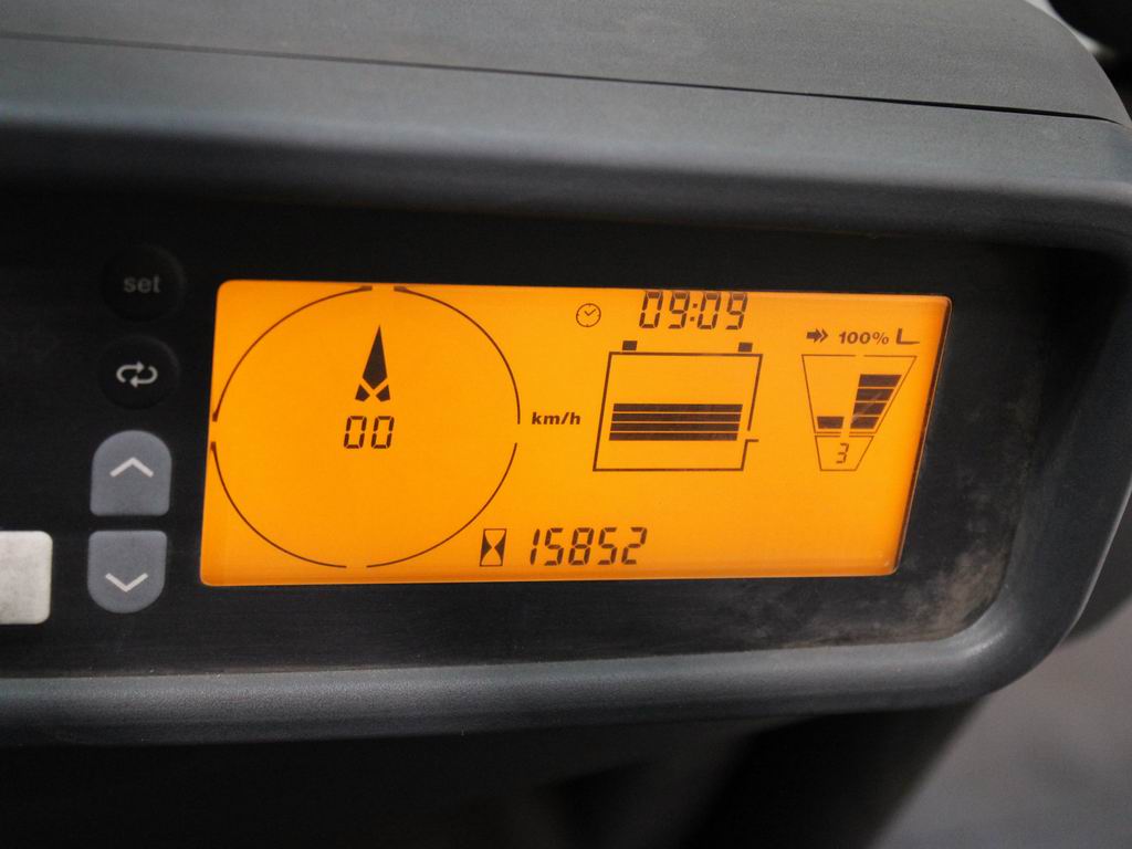 Jungheinrich EFG 218 GE115-450DZ Elektro 3 Rad-Stapler www.richter-gabelstapler.de Jungheinrich EFG 218 GE115-450DZ Elektro 3 Rad-Stapler www.richter-gabelstapler.de