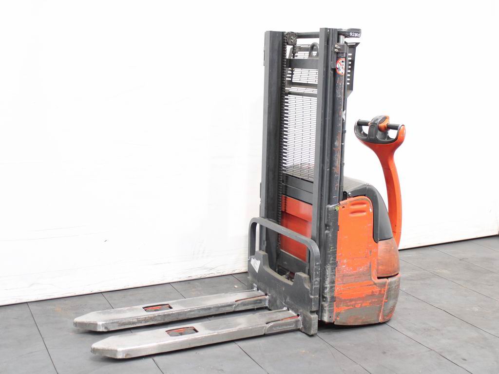 Linde L 12  379 Apilador elctrico www.richter-gabelstapler.de
