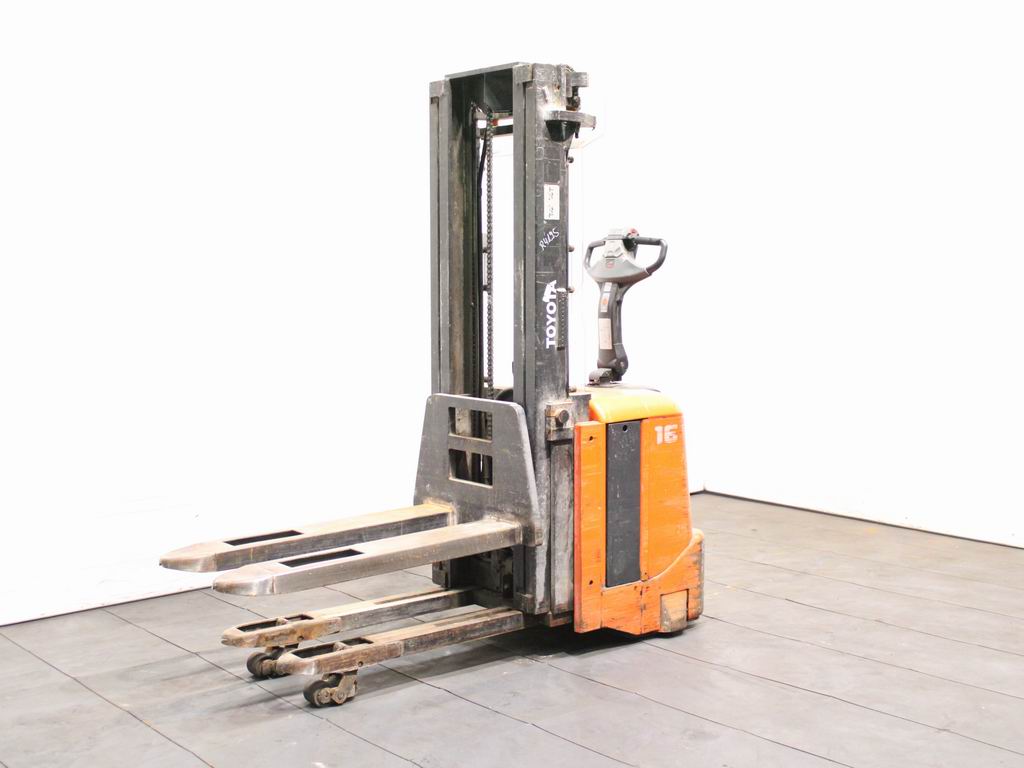 Toyota 7 SLL 16 F Hochhubwagen www.richter-gabelstapler.de