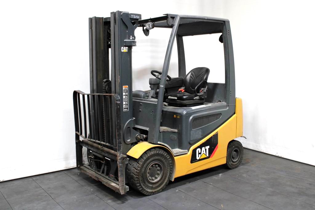 Caterpillar 2 EPC 5000 Elektro 4 Rad-Stapler www.richter-gabelstapler.de