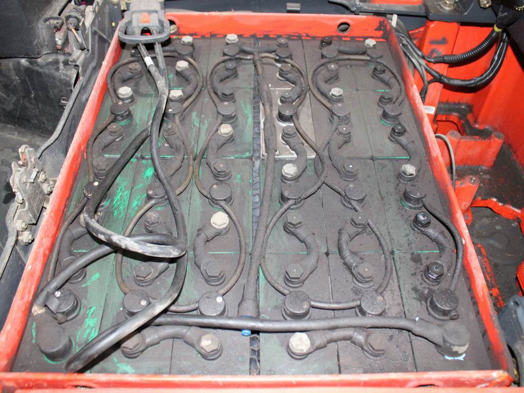 Linde E 16 H-01 386 Elektro 3 Rad-Stapler www.richter-gabelstapler.de Linde E 16 H-01 386 Elektro 3 Rad-Stapler www.richter-gabelstapler.de