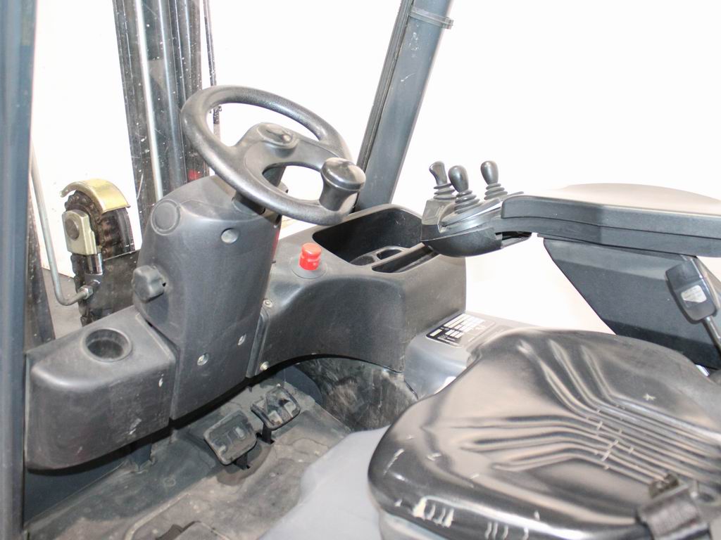 Linde E 16 H-01 386 Elektro 3 Rad-Stapler www.richter-gabelstapler.de Linde E 16 H-01 386 Elektro 3 Rad-Stapler www.richter-gabelstapler.de