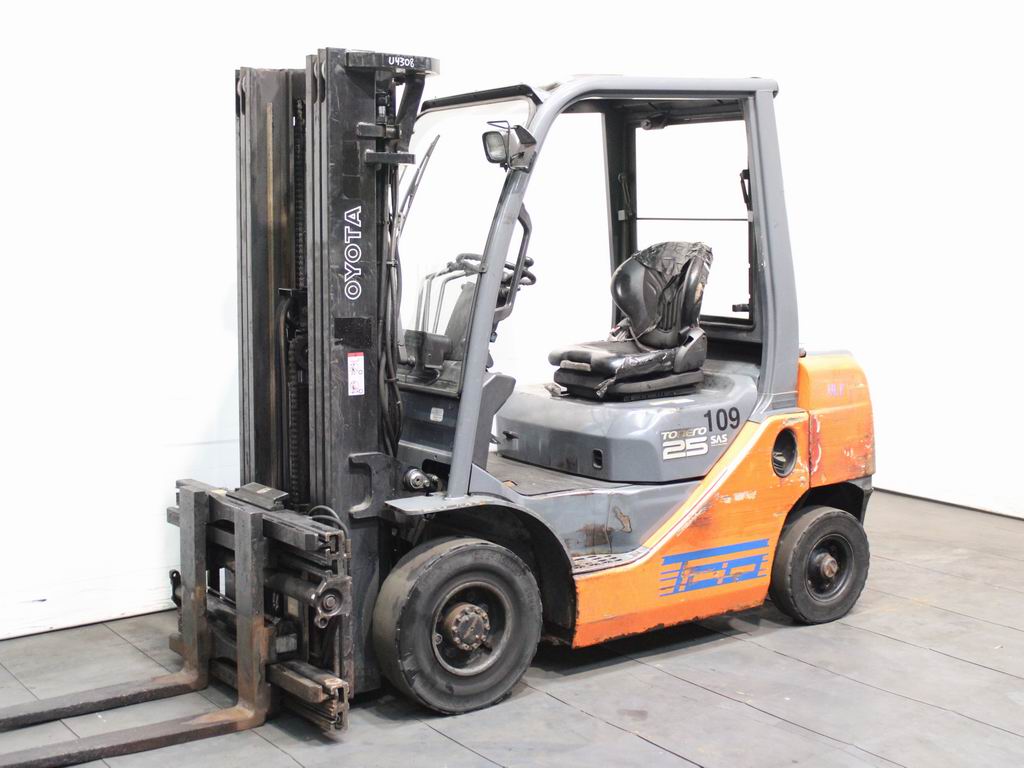 Toyota 02-8 FDF 25 Dieselstapler www.richter-gabelstapler.de