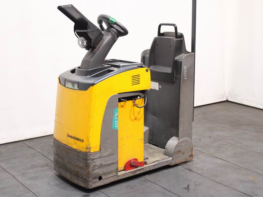 Jungheinrich EZS 130 Trainatore www.richter-gabelstapler.de