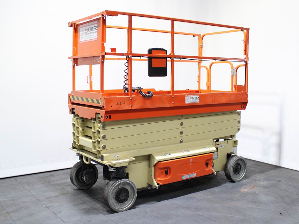 JLG 3246ES Scherenarbeitsb�hne www.richter-gabelstapler.de