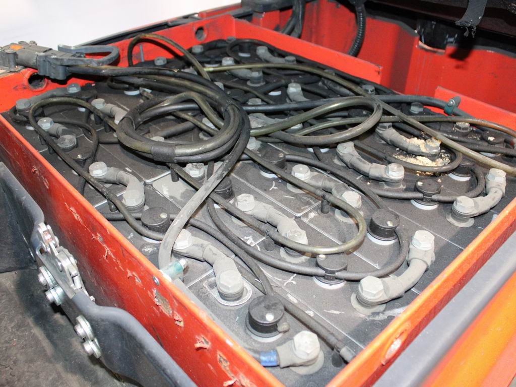 Linde E 16 H-02 386 Elektro 3 Rad-Stapler www.richter-gabelstapler.de Linde E 16 H-02 386 Elektro 3 Rad-Stapler www.richter-gabelstapler.de