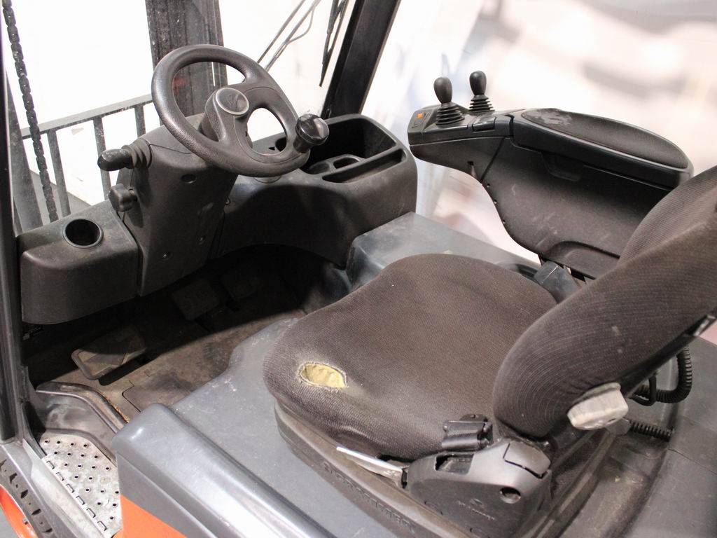 Linde E 16 H-02 386 Elektro 3 Rad-Stapler www.richter-gabelstapler.de Linde E 16 H-02 386 Elektro 3 Rad-Stapler www.richter-gabelstapler.de