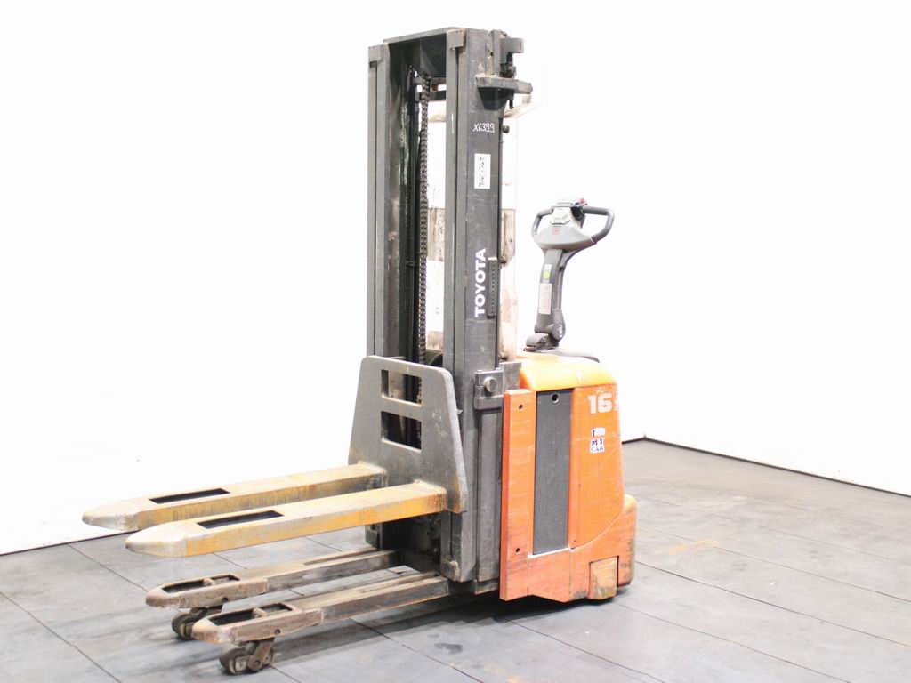 Toyota 7 SLL 16 F Hochhubwagen www.richter-gabelstapler.de