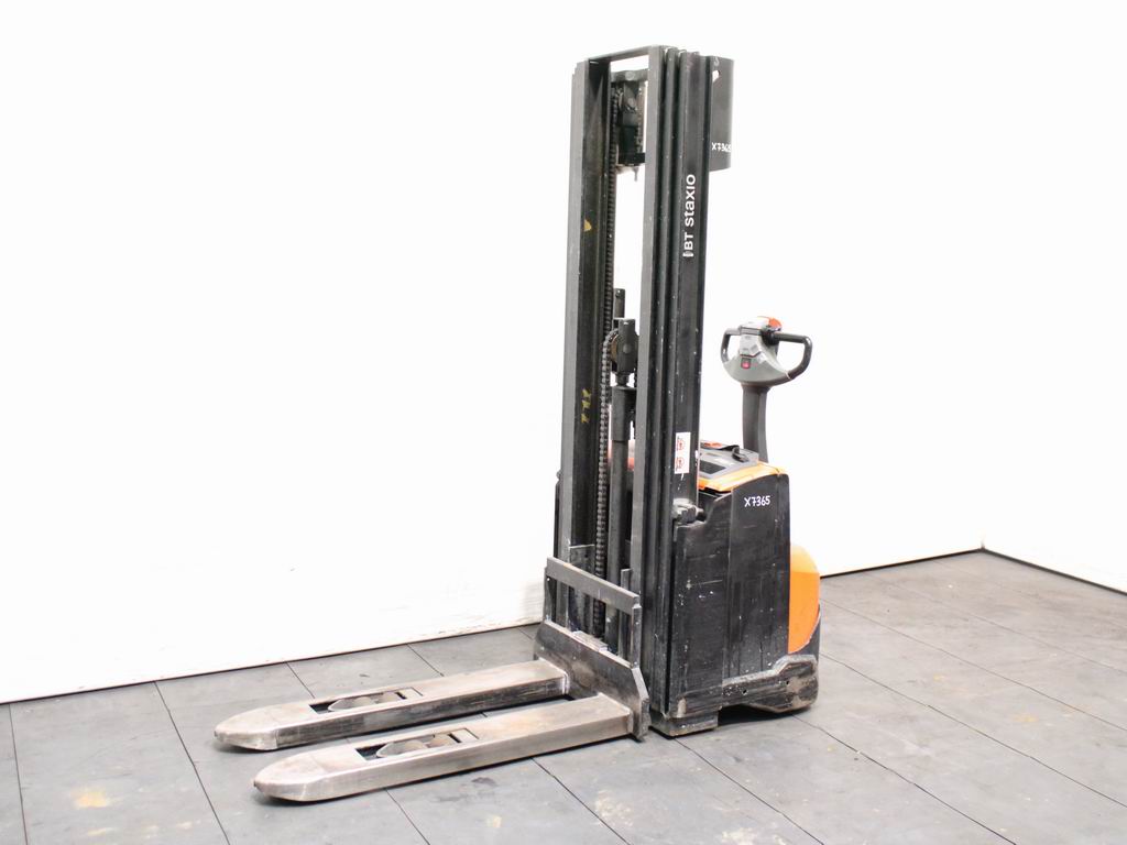 Toyota SWE 140 Hochhubwagen www.richter-gabelstapler.de