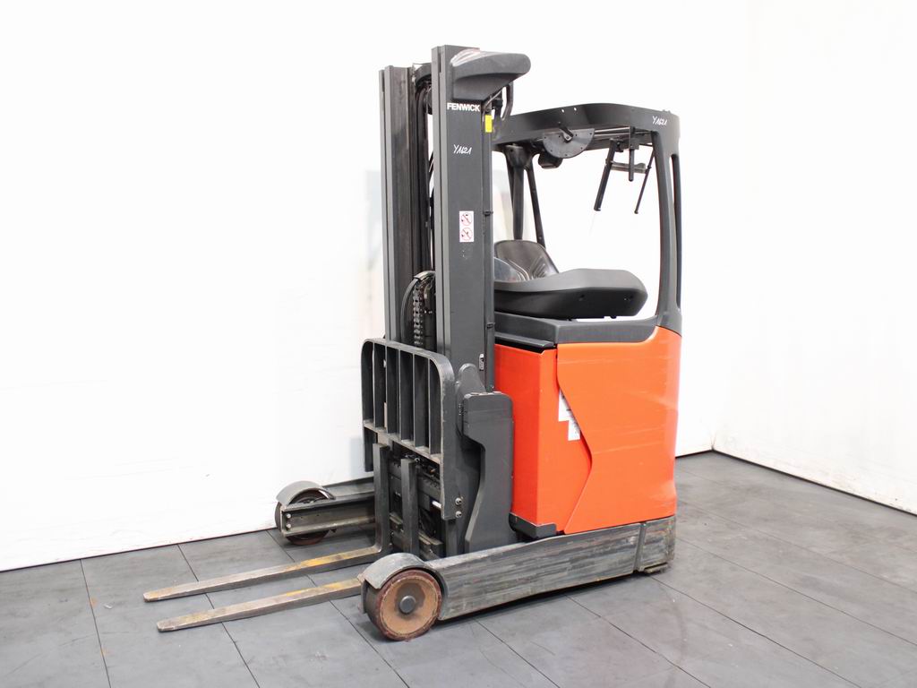 Linde R 12 B-01  1120 Schubmaststapler www.richter-gabelstapler.de