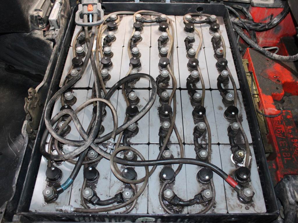 Linde E 16-02 386 Elektro 3 Rad-Stapler www.richter-gabelstapler.de Linde E 16-02 386 Elektro 3 Rad-Stapler www.richter-gabelstapler.de