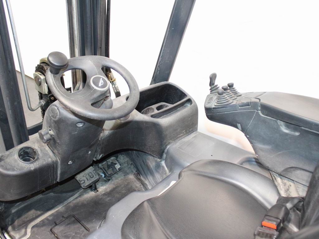 Linde E 16-02 386 Elektro 3 Rad-Stapler www.richter-gabelstapler.de Linde E 16-02 386 Elektro 3 Rad-Stapler www.richter-gabelstapler.de